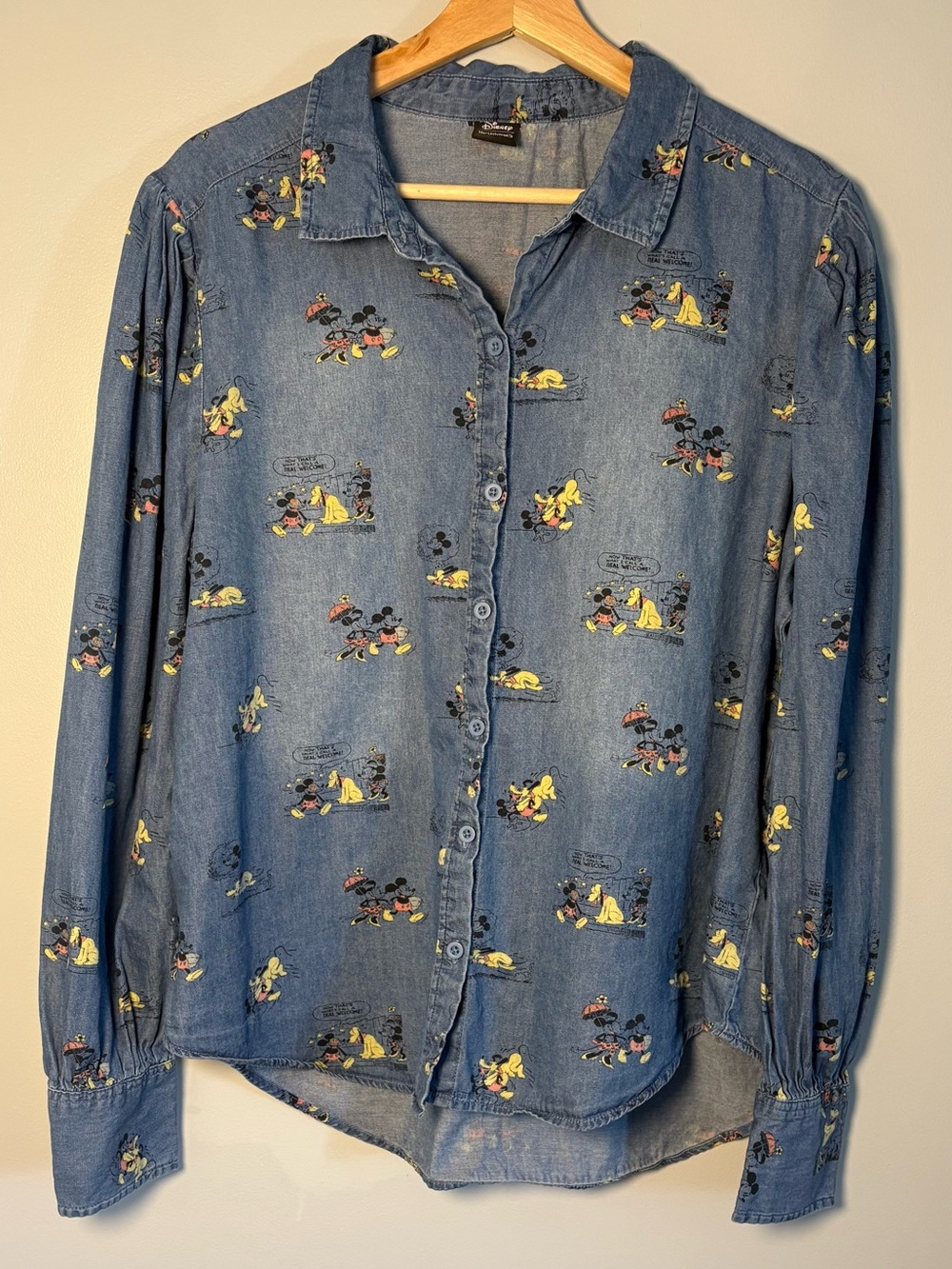Disney Mickey Mouse, Pluto and friends Chambray Denim Button Up Shirt size Large